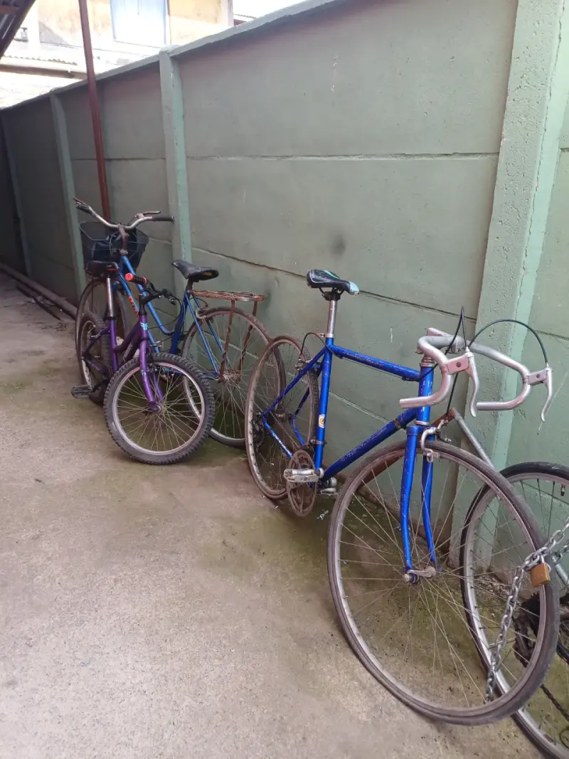 Bicicleta urbana negra - 3