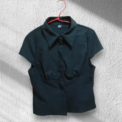 Blusa negra manga corta - miniatura 1