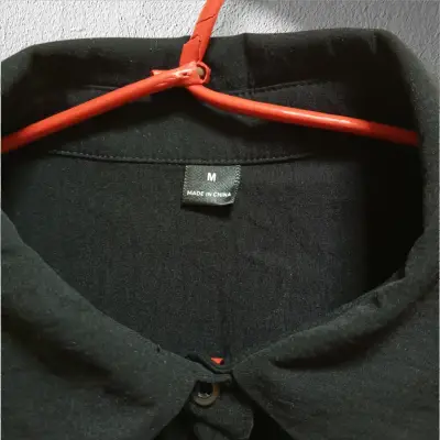 Blusa negra manga corta - miniatura 3