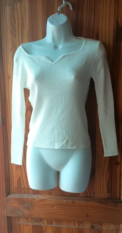sweater cuello corazón - miniatura 1
