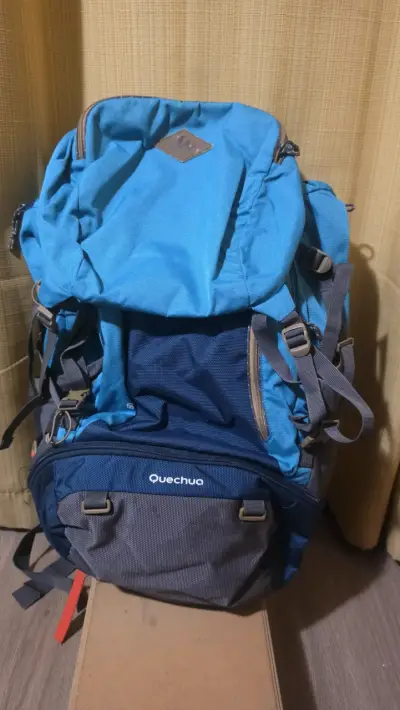Mochila Quechua azul para trekking - miniatura 1