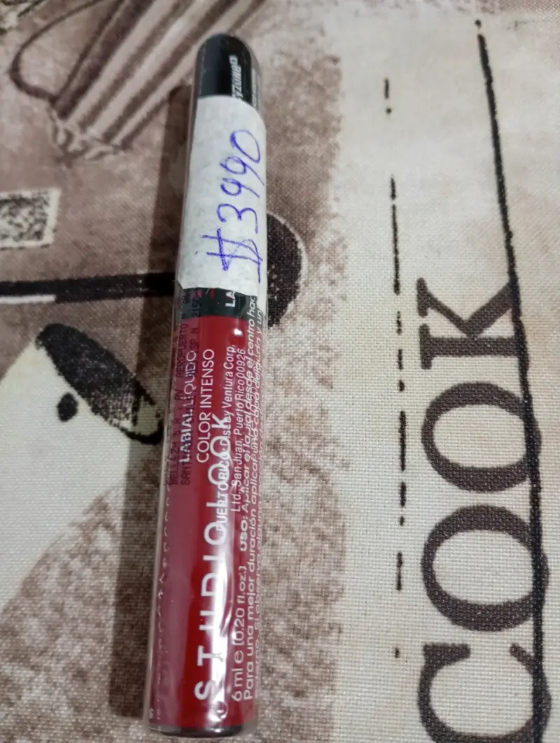 Brillo labial Studio Gloss rojo