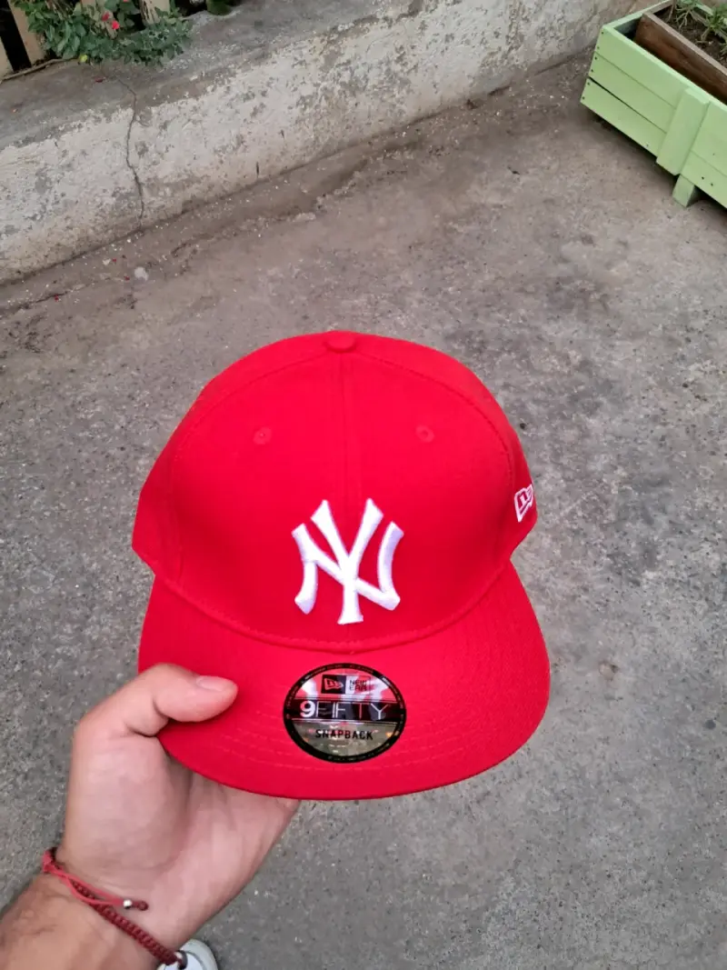 Gorra roja New Era - 2