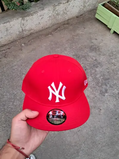 Gorra roja New Era - miniatura 2