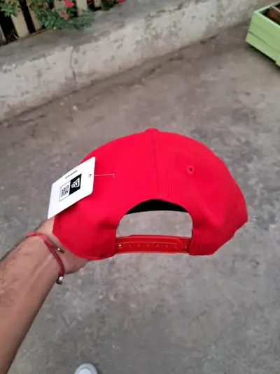Gorra roja New Era - miniatura 3