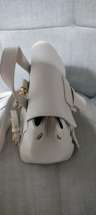 Mochila blanca con cierre dorado - miniatura 3