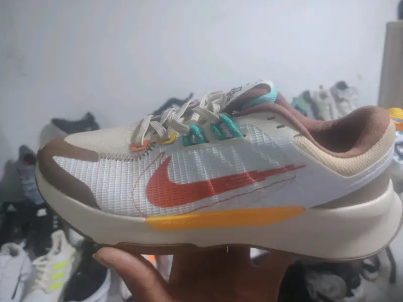 Zapatillas deportivas blancas - 1