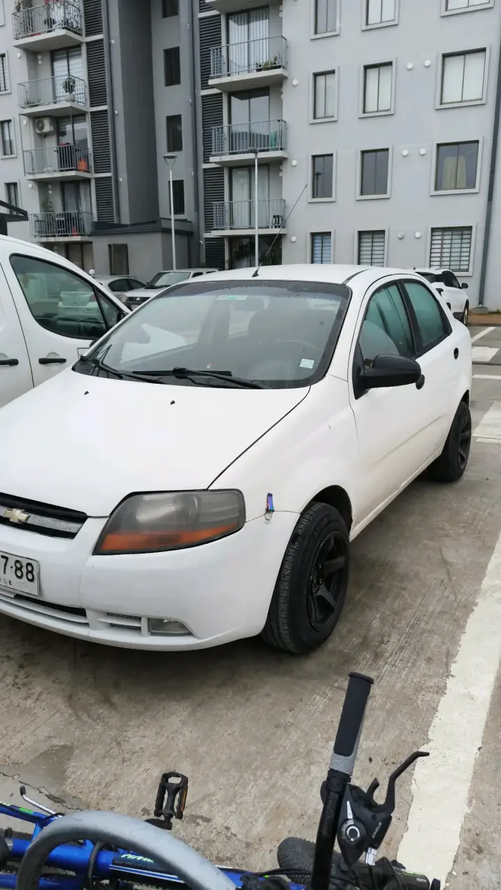Auto Chevrolet blanco usado - 1