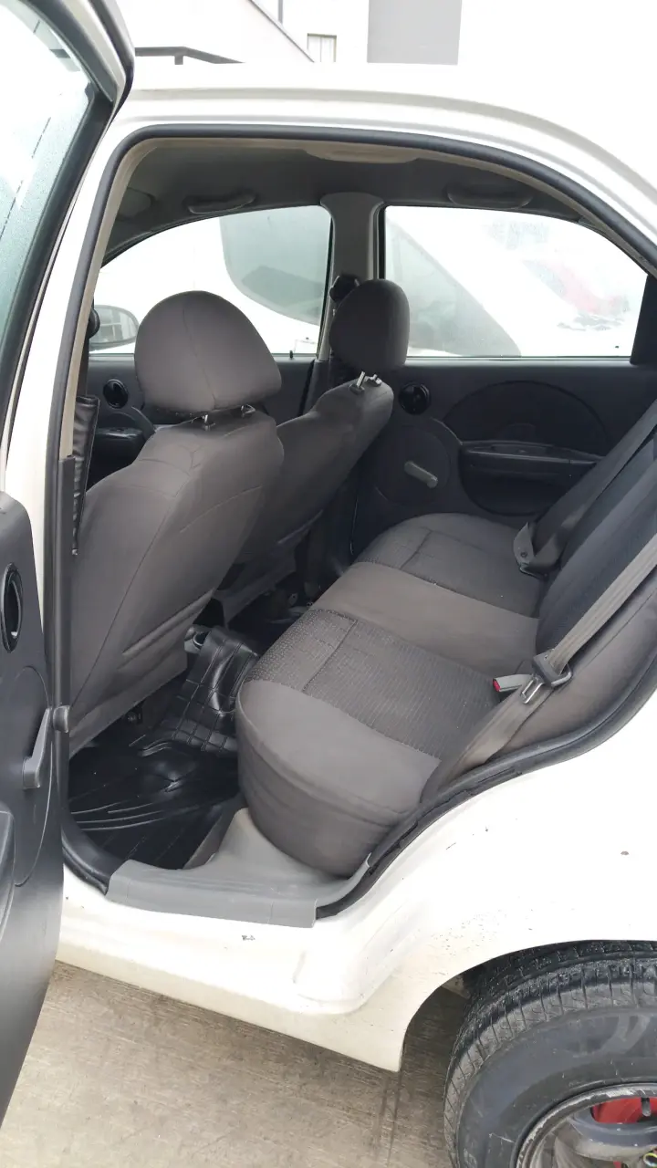 Auto Chevrolet blanco usado - 3