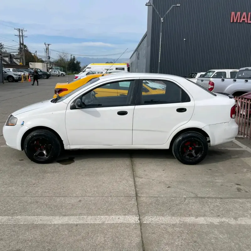 Auto Chevrolet blanco usado - 4