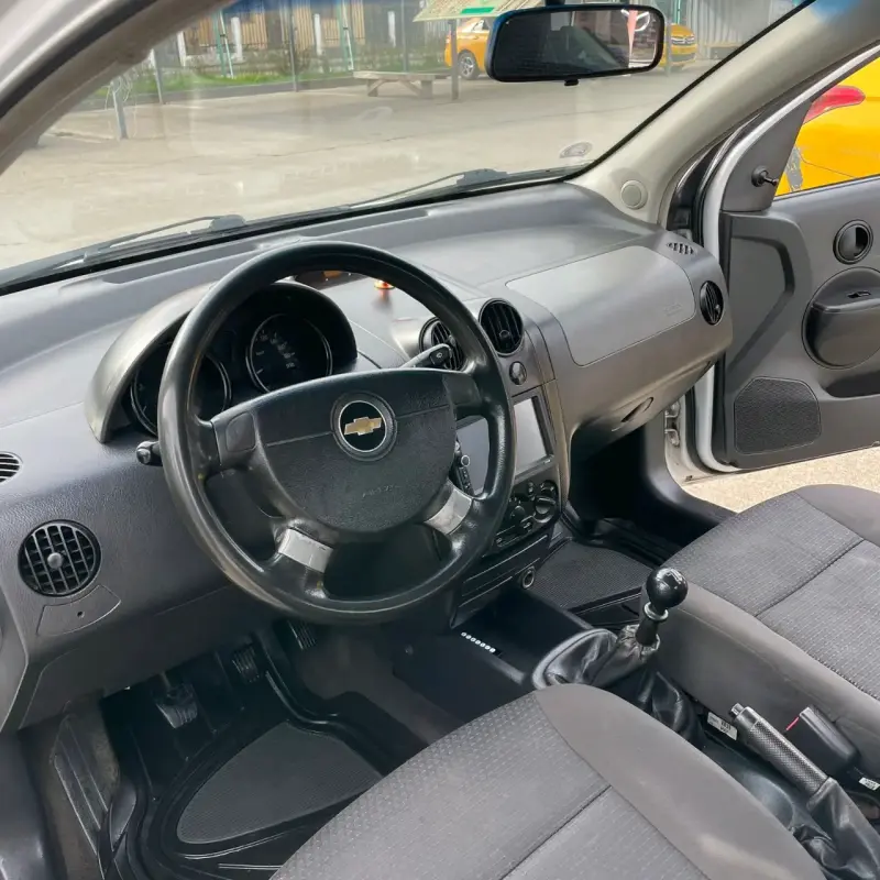 Auto Chevrolet blanco usado - 6