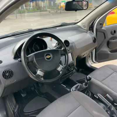 Auto Chevrolet blanco usado - miniatura 6