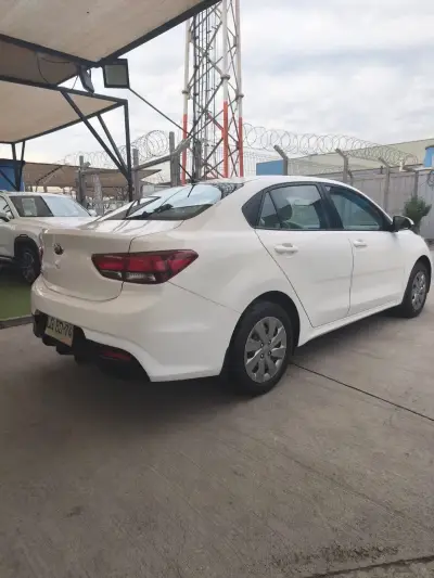 Kia rio 4 año 2019 - miniatura 2