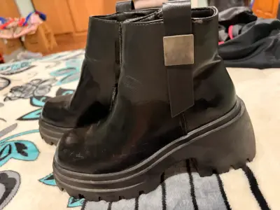 Botines negros con plataforma - miniatura 1