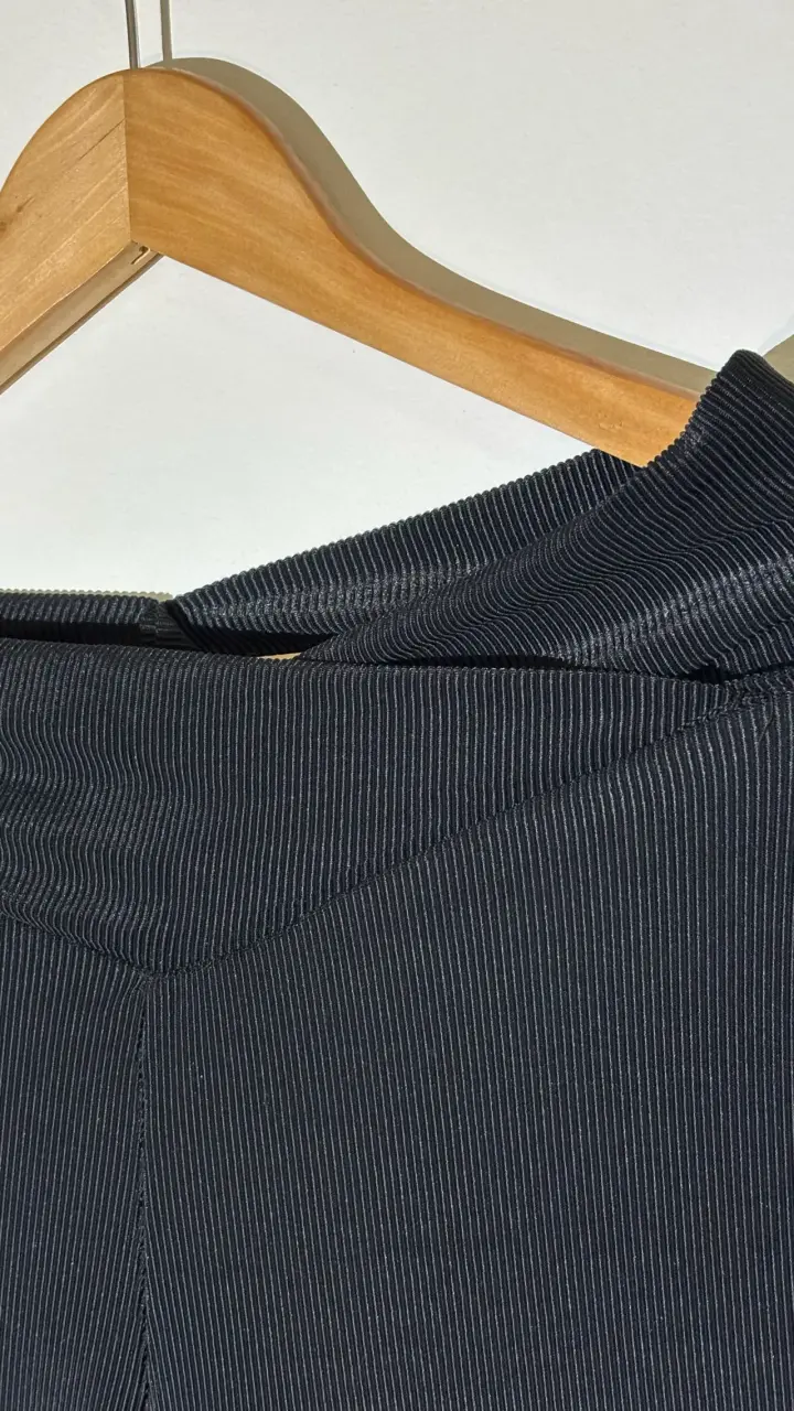 Pantalón acampanado negro - 3