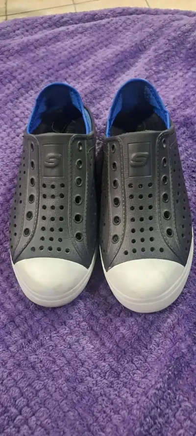 Zapatillas negras con punta blanca - miniatura 1