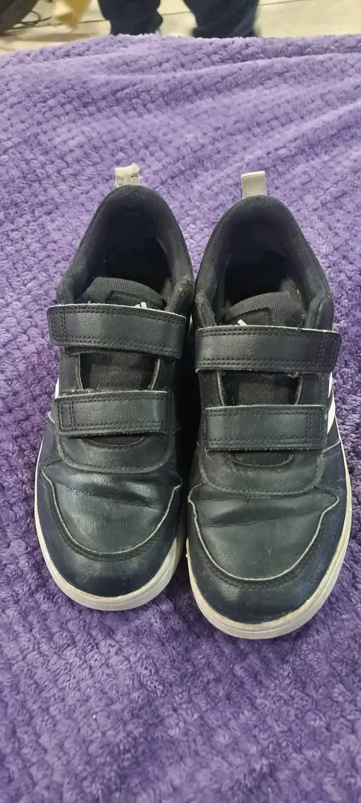 Zapatillas Adidas negras. - 1