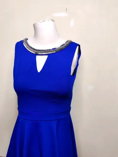 Vestido azul elegante - miniatura 3