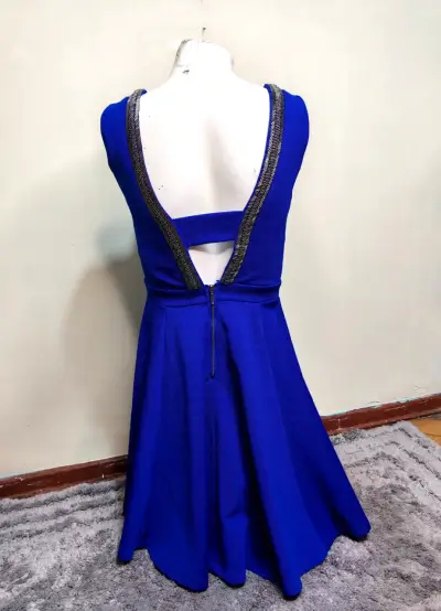 Vestido azul elegante - miniatura 6