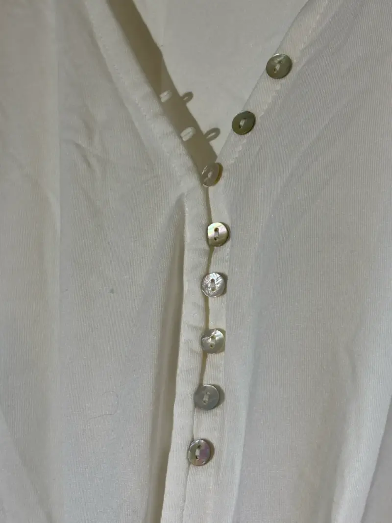Polera blanca con botones - 2