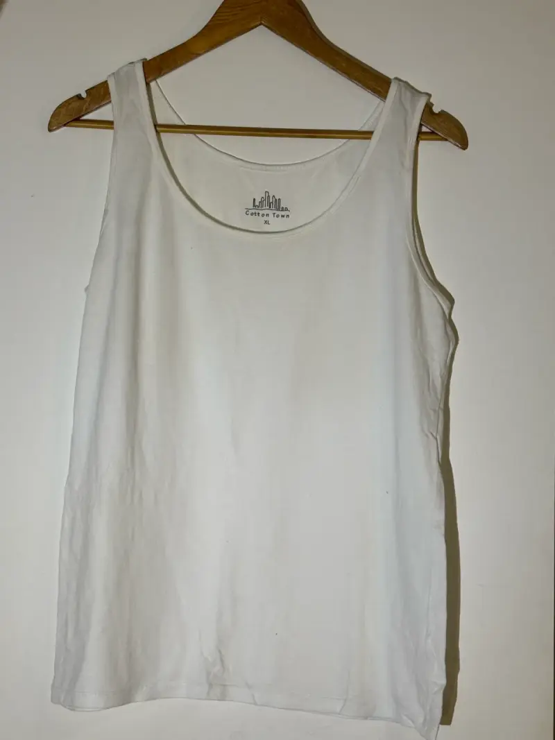 Polera blanca sin mangas - 1