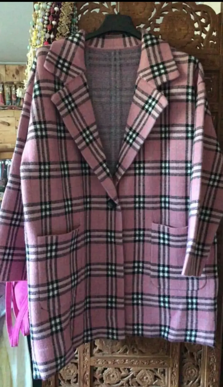 Abrigo de lana a cuadros rosado