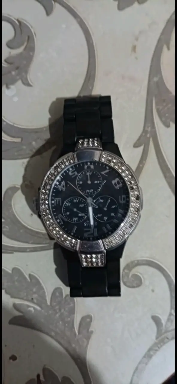 Reloj negro con brillantes - 1