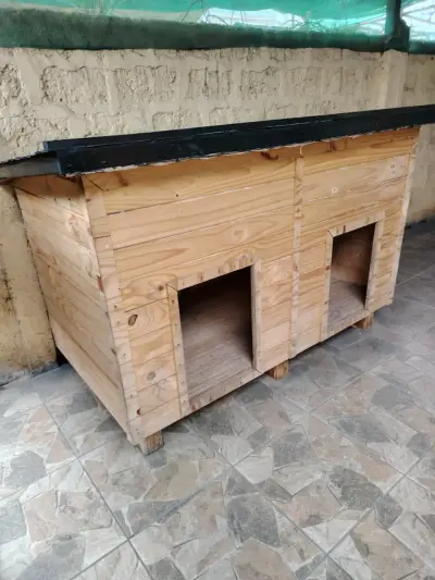 Casa de madera para perros - miniatura 1