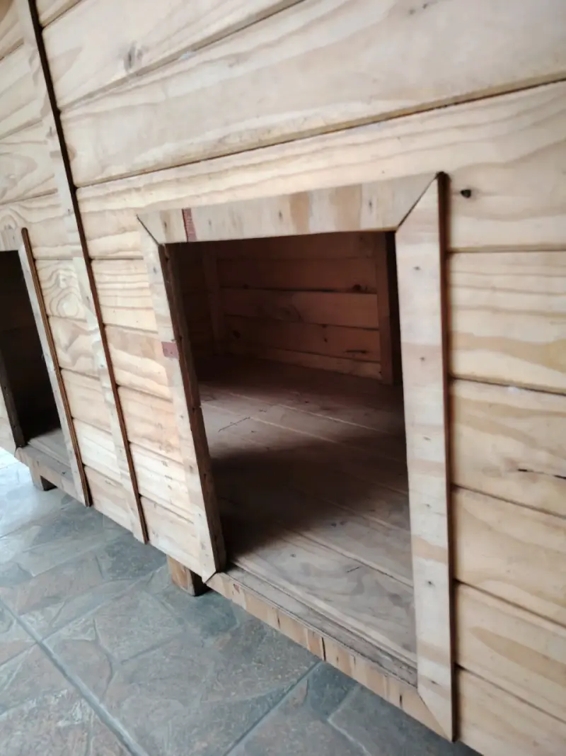 Casa de madera para perros - 4
