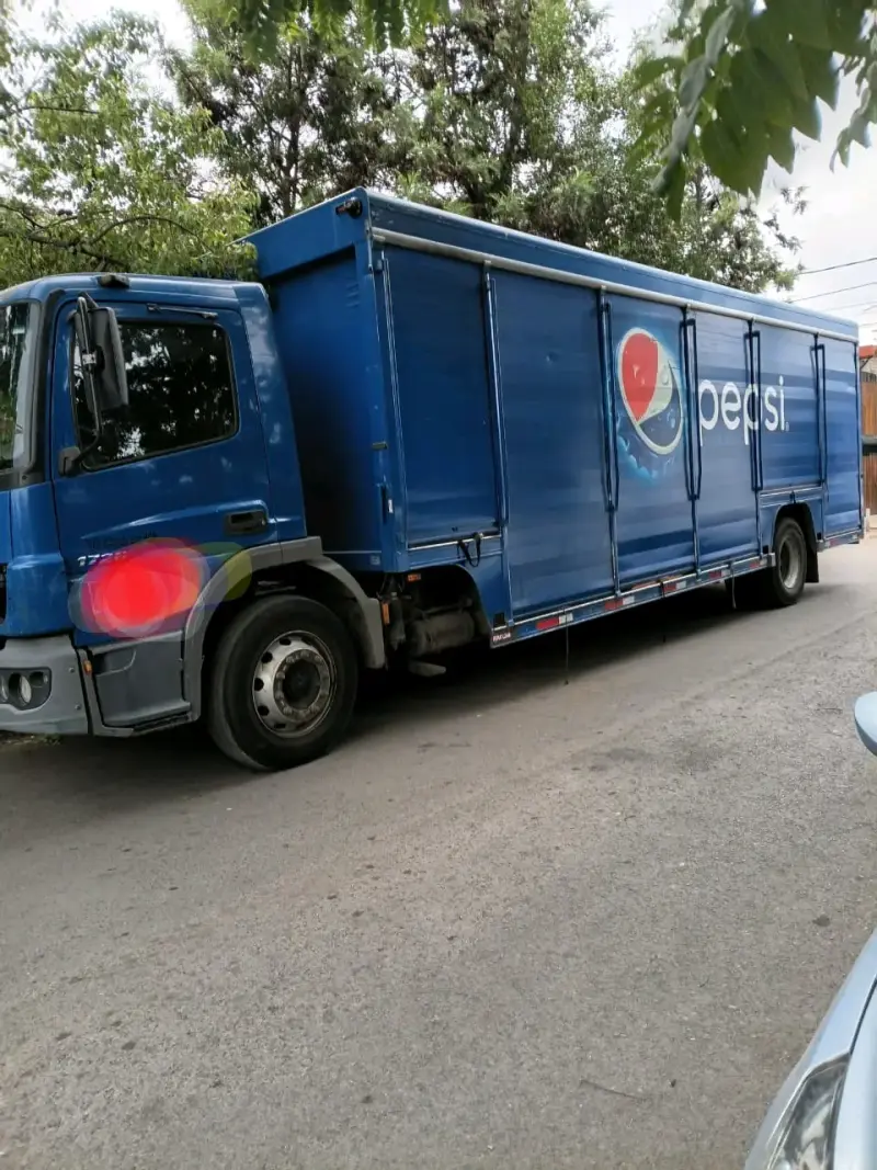 Camión Mercedes-Benz Atego azul - 4