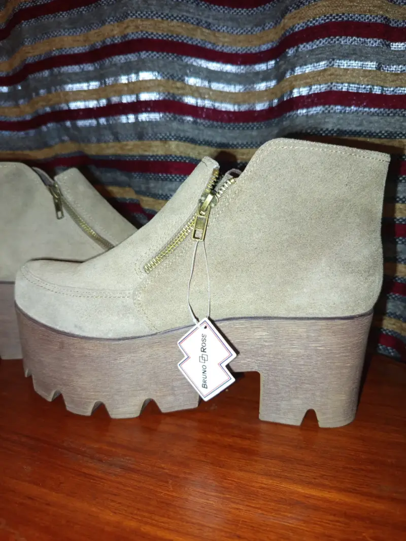 Botines de gamuza beige