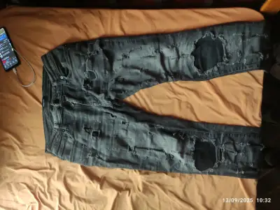 Jeans negros rasgados - miniatura 1