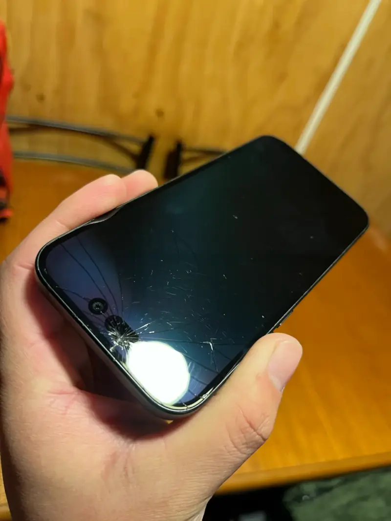 iPhone 15, 128 GB, 89% Batería - 3