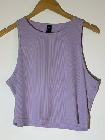 Cropped top lavanda sin mangas - miniatura 1