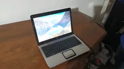 Laptop HP usada en buen estado - miniatura 1
