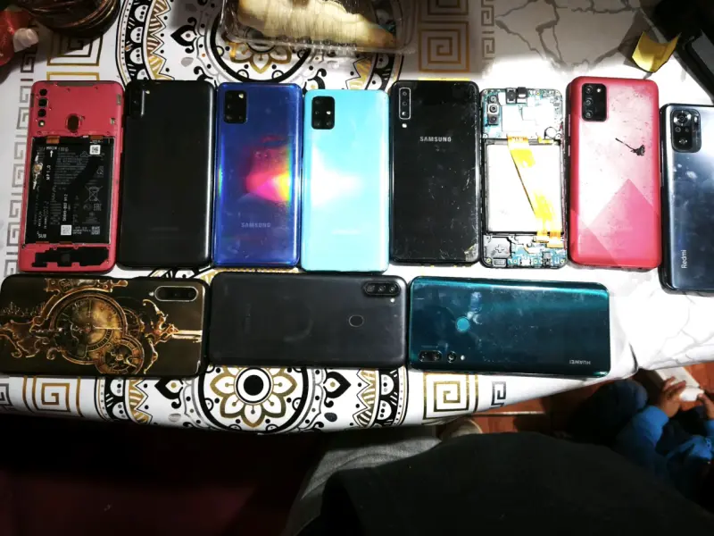Lote de celulares varios