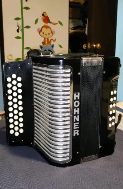Acordeón Hohner negro - miniatura 1