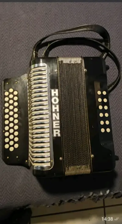 Acordeón Hohner negro - miniatura 2