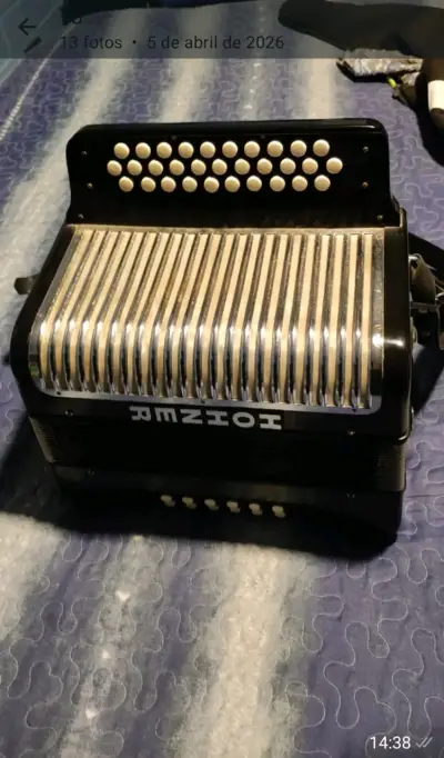 Acordeón Hohner negro - miniatura 3