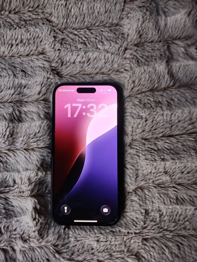 iPhone 15 negro en excelente estado - 3