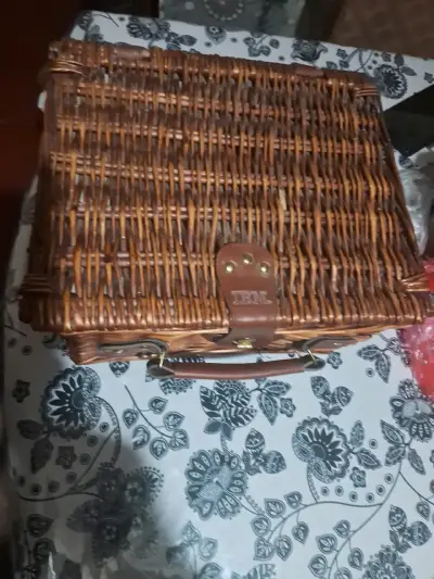 Canasta de picnic con cubiertos - miniatura 2