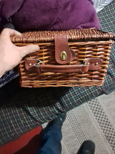 Canasta de picnic con cubiertos - miniatura 3
