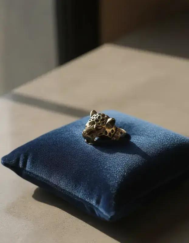 Anillo con diseño de jaguar - 1