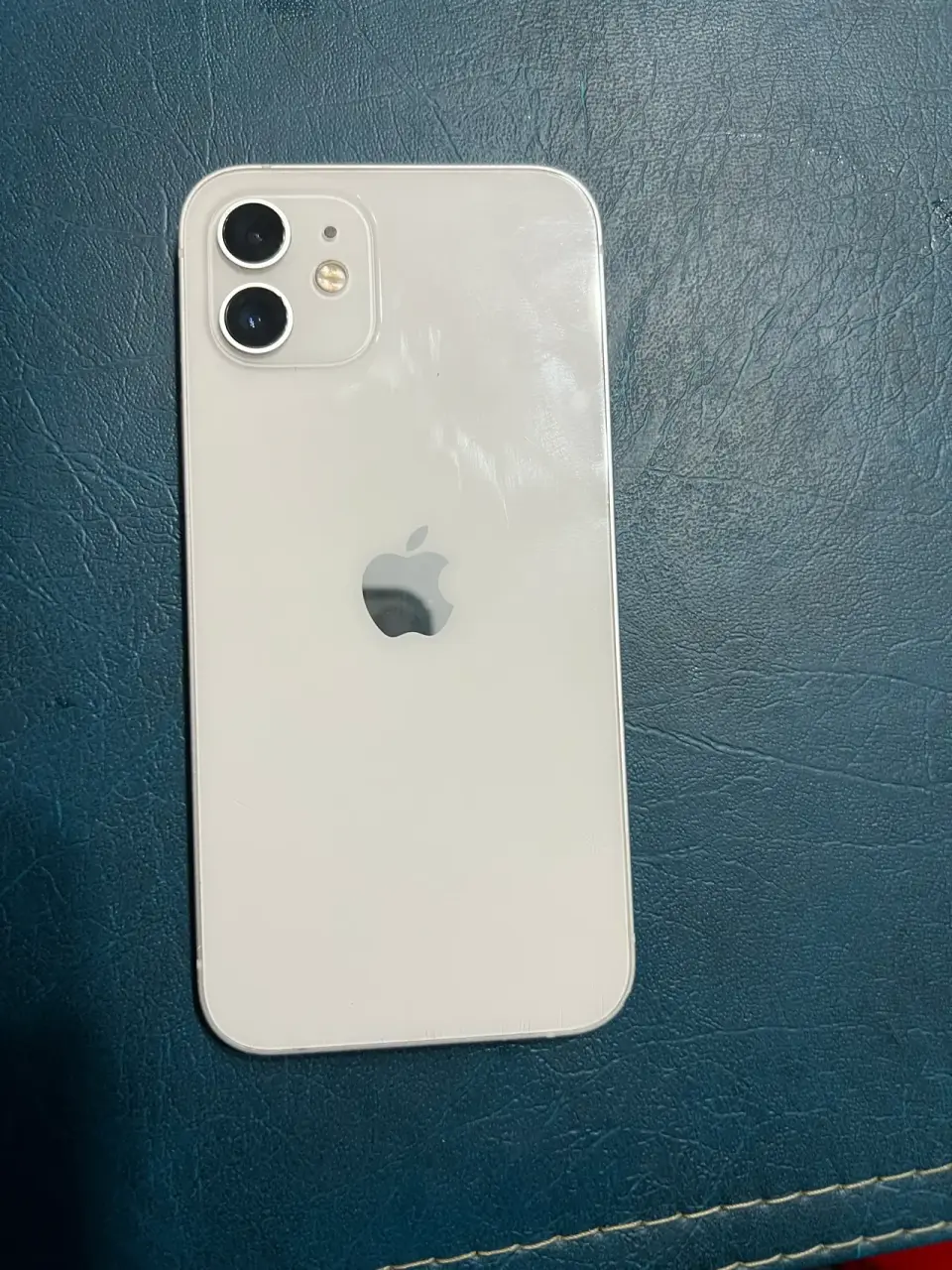 iPhone 12 blanco 64GB - $302.400 | Pulga