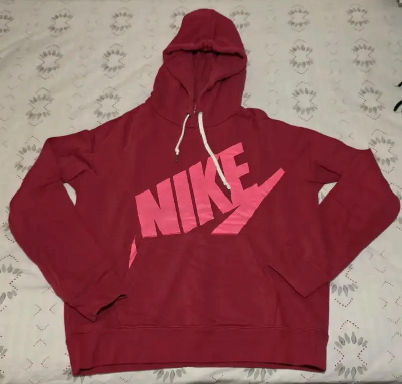 Polerón Nike fucsia con capucha