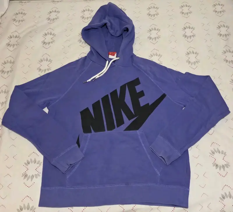Polerón Nike morado con capucha
