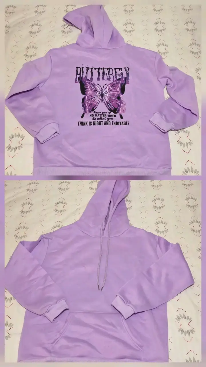 Polerón lila con capucha y estampado