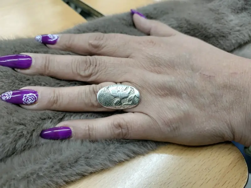 Anillo de plata con diseño. - 1