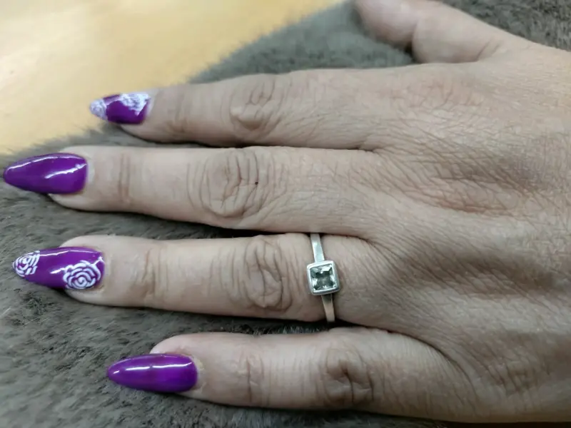 Anillo de plata con diseño. - 2