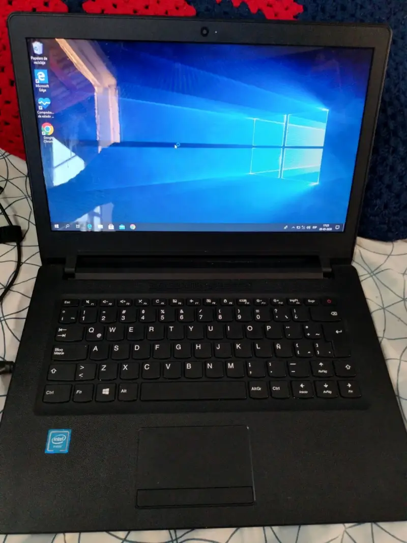 Notebook negro Intel Inside - 1